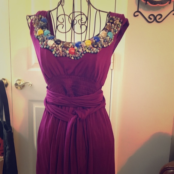 nu by Mark Anthony Dresses & Skirts - Eclectic Dress with flattering Neckline